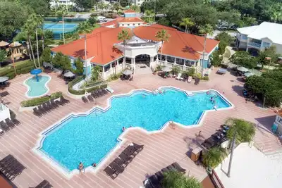Image de 2 Spacious Suite with Hot Breakfast & Pool—Minutes from Theme Parks
