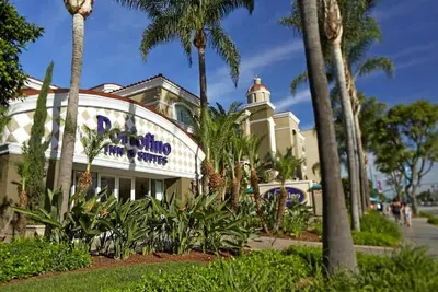 Image de Look No Further! Steps from Disneyland with Pool & Free WiFi!