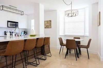 Image de Luxe 3br Apartment with Great Patio at Yacht Club