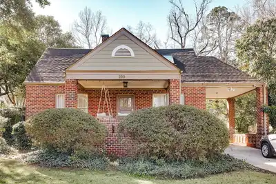 Spacious and Comfortable 5 Points Home- Walk to Uga games, campus & more!