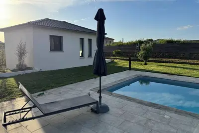 Image de 5 minutes de la mer. Maison moderne à la campagne