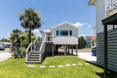 Image de Marysol Cottage – Stylish 1br w/ Full Kitchen, 25 Yards to Beach Access