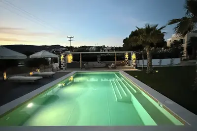 Image de Family-size Eco Villa with a Large Pool, Jacuzzi & Garden. 2 min from the beach!