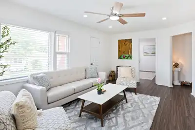 Image de 1. 5 mi to Rutgers University, Rwj, Saint Peter's, Pet Friendly, Laundry, Parking
