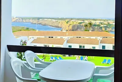 Image de Apartment with beautiful sea views, gardens, swimming pool and very well located.