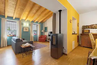 Image de Maison de campagne 'A House with A Character' avec vue sur les montagnes, Wi-Fi et climatisation