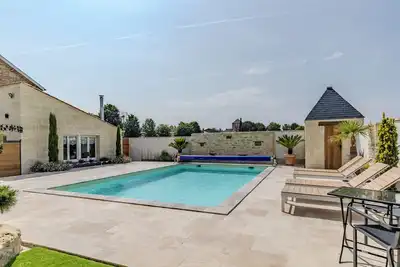 Image de Maison de Vacances 'Les Marronniers' avec Piscine Privée, Terrasse Privée et Wi-Fi