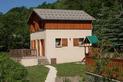 Image de Chalet 'Edelweiss 6 Personnes' avec vue sur les montagnes, terrasse privée et Wi-Fi