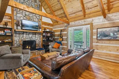Image de Appy Pappy's - Hot Tub - Pool Table -Mountain Retreat