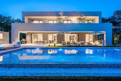 Villa 'Gotmar Beach Is A Modern' avec piscine privée, Wi-Fi et climatisation