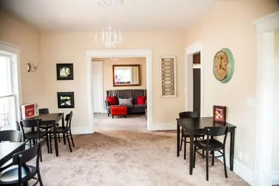 Image de Spacious Victorian-Style Family Retreat + 5 Ensuite Bedrooms + Event-Ready Yard
