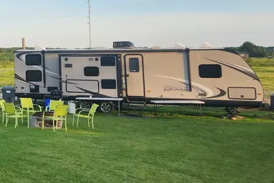 Image de Unique getaway or rest from traveling. 10 min. off TransCan Highway and stores