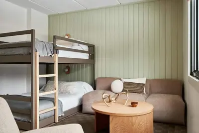 Image de Bluebird Lake Placid l Unique Bunk Layout, Queen Room