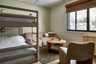 Image de Queen Bunk Room l Family-Friendly & Stylish at Bluebird Lake Placid