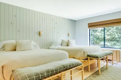 Image de Spacious Suite for Groups l Bluebird Lake Placid l Sleeps 4