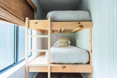 Image de Party Friends Suite l Two Queen Beds l Fun & Spacious at Bluebird