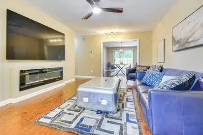 Image de 2 Mi to High Point University: Townhome w/ Patio
