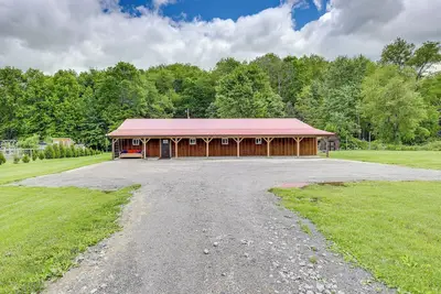 Image de 6 Mi to Main Street: Dog-Friendly Home in Dover!