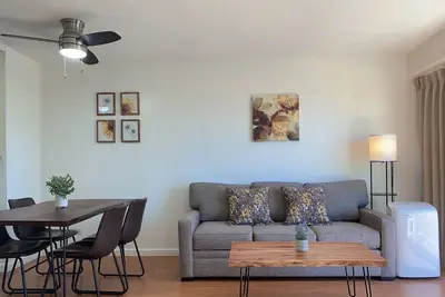 Image de 05 Free Parking/10 min beach/2br-Waikiki/Ala Moana