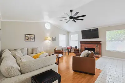 Image de Summer Stay w/ Games & Fenced Yard Near Parks