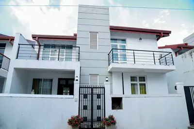 Image de Family friendly full house (3 Ac bedrooms) near to airport with gated community.