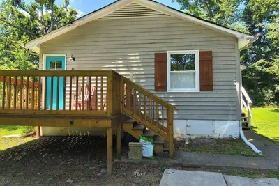 Image de 3-bedroom house in lovely Hillsborough with WiFi, Ac, Ev charger outlet, & solar