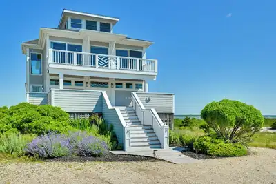 Image de Waterfront Westhampton Haven: Pool & Private Beach