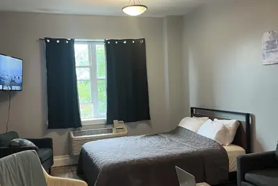 Image de Cozy studio with WiFi and Ac