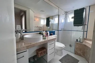 Image de Duplex 2 Blocks from the Beach -