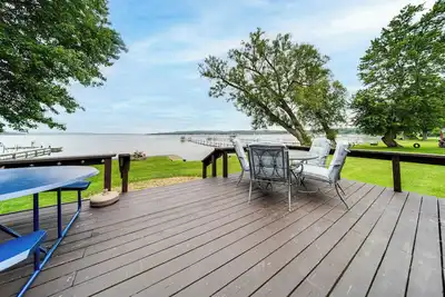 Image de Waterfront Chautauqua Lake Home w/ Deck & Grill!