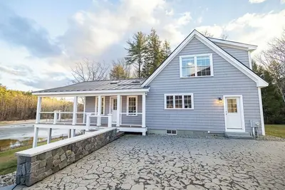 Image de Luxury Lakefront Retreat on Sebago Lake, Sleeps 12!