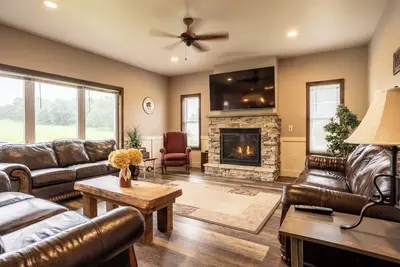 Image de Epic 6br w/ Movie Theater + Goats + Dock Access