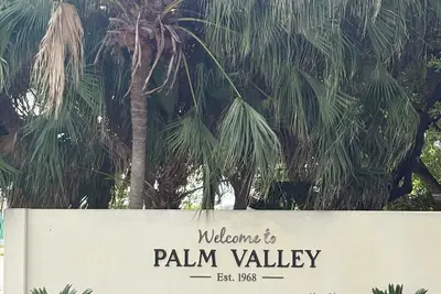 Image de Welcome to your Palm Valley Country Club getaway