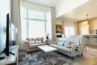 Image de New Modern 3 bed Home with Stunning Mountain Views close to Ski Resort and City