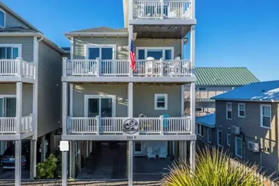 Image de WaveWalker at Surf City - \nSpacious Highend Home 75 Steps to the Beach