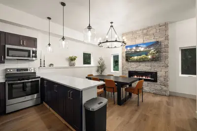 Image de Brand new townhome 20 minutes to Glacier National Park