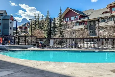 Image de Evergreen Escape | 2br + Hot Tub