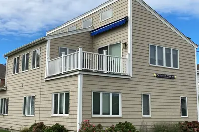 Image de Spacious 5-bedroom, 2. 5-ba Overlooking Water, Pets Welcome in Groton Long Point