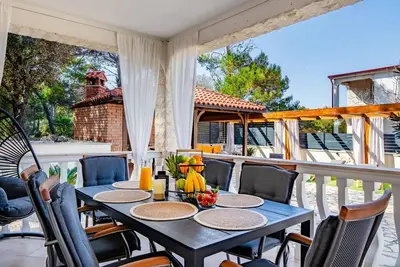 Image de Appartement de deux chambres avec la terrasse Vir (A-24513-a)