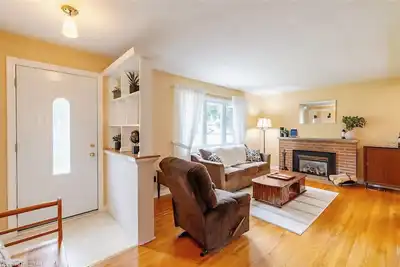 Image de Charming 3-bedroom 1. 5-bathrooms house with WiFi and Ac in delightful London