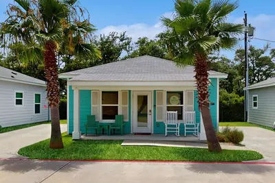 Image de Inviting coastal home with shared pool and stocked pond - steps to the beach