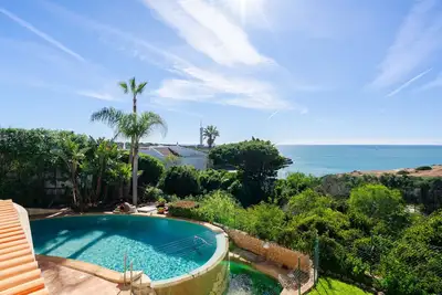 Image de Casa Waldemar, villa de luxe Ă Ferragudo avec vue panoramique sur la mer