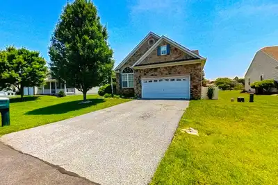 Image de Wedgefield dog-friendly house w/community pool, patio & gas grill