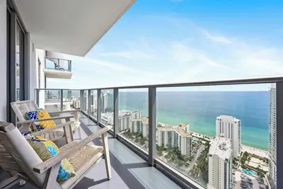 Image de Waterfront Condo Pair with Oceanview Balconies
