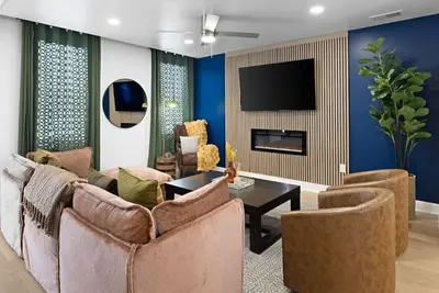 Image de Hot Tub | 5br | Parking | Deck | Amenities Galore!