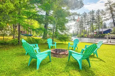 Image de Dock + Spacious Yard: Scenic Retreat on Post Lake