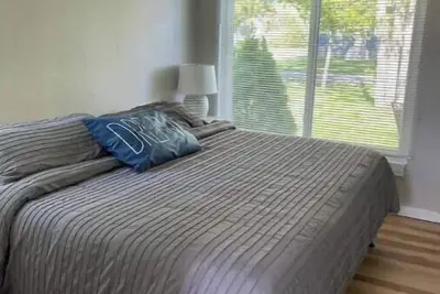 Image de Newly Remodeled! The Sailors Bay in Vermilion