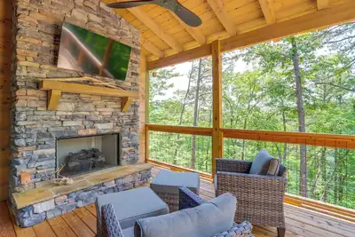 Image de 10 Mi to Dtwn: Home w/ Spacious Patio in Ellijay!