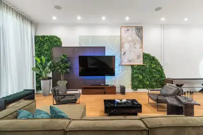Image de 20% Off New Stylish Midtown Miami Getaway w/Pool!