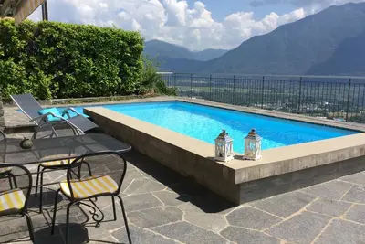 Image de Spacieux maison de vacances bien entretenue avec piscine privée et belle vue